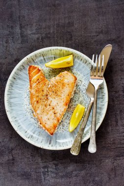 Kızarmış orkinos biftek