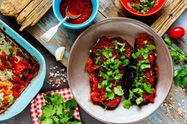 Soslu fırında patlıcan.