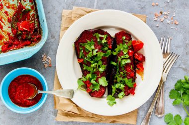 Soslu fırında patlıcan.