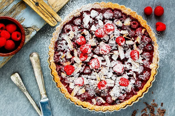 Yapımı Ahududulu Çikolatalı Tart Arka Planda Işık Var Yakın Plan Telifsiz Stok Fotoğraflar