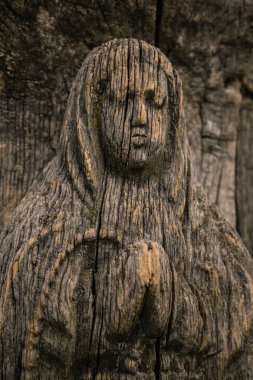 Meryem Ana eski ahşap simgesine oyulmuş