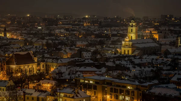 Vilnius cidade velha panorama à noite — Fotografia de Stock