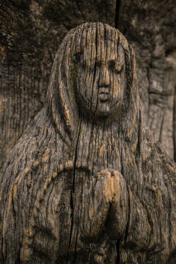 Meryem Ana eski ahşap simgesine oyulmuş