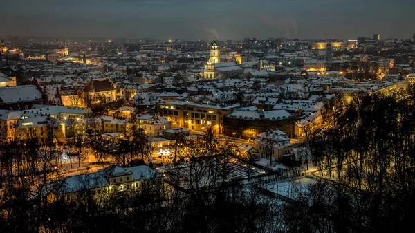 Vilnius cidade velha panorama à noite — Fotografia de Stock