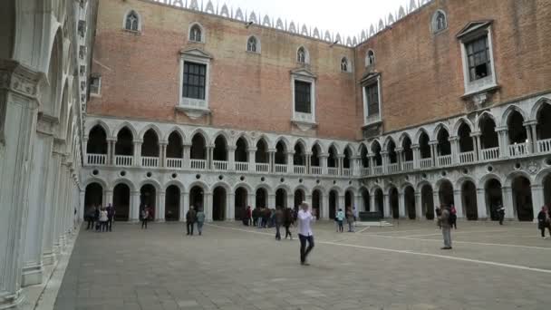 Palazzo Ducale의 Curtyard 영역. — 비디오