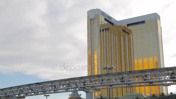 Mandalay Bay arany homlokzata — Stock videók