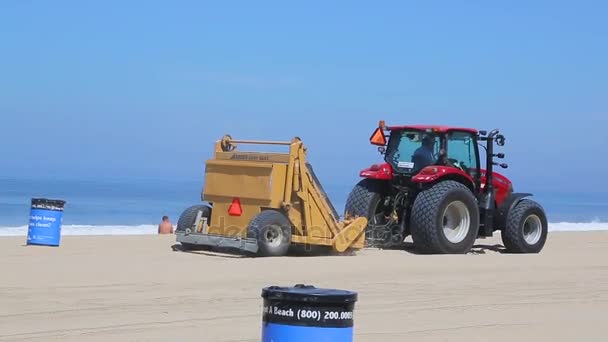 A tengerparton, Kalifornia szemétgyűjtés — Stock videók