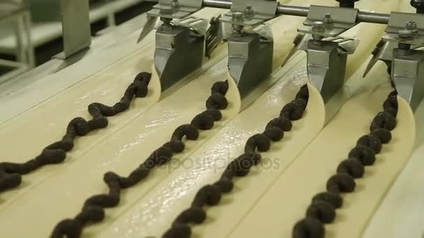 Pastries with poppy in the bakery. — Stock Video