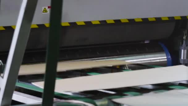 Fabbricazione di scatole di cartone . — Video Stock
