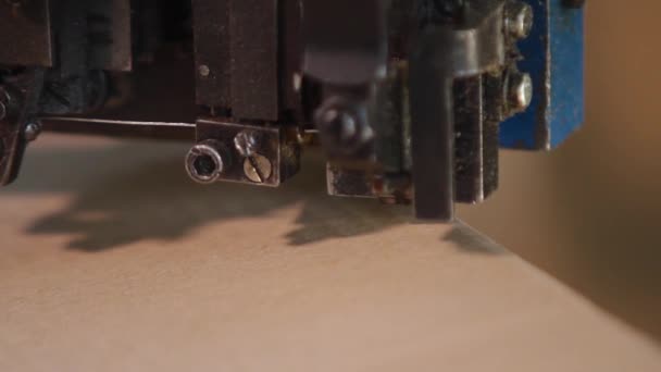 Fabrication de boîtes en carton .