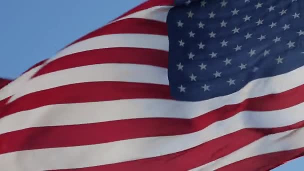 Αμερικανική σημαία κυματίζει σε κοντινό πλάνο. — Αρχείο Βίντεο