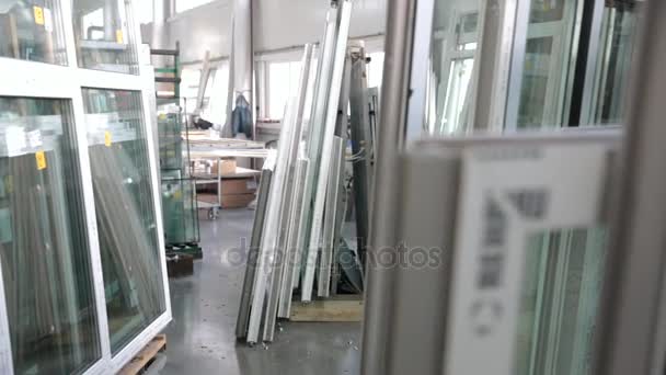 Producción y creación de ventanas plásticas de PVC . — Vídeos de Stock
