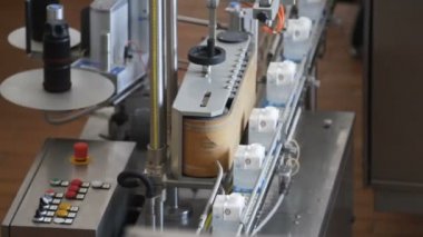 Süt paket konveyör.