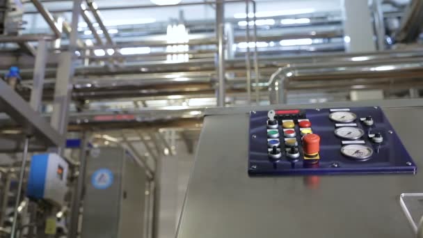 Fabriek apparatuur controllers. — Stockvideo