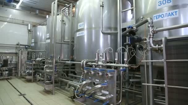 Huge tanks for storing and fermenting milk — Stock Video