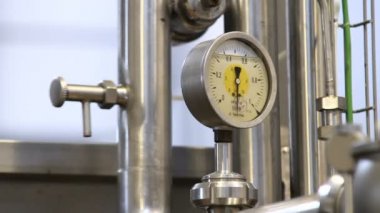 Borularda basınç ölçme aygıtı.