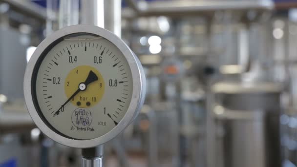 Apparaat voor het meten van de druk in de leidingen. — Stockvideo