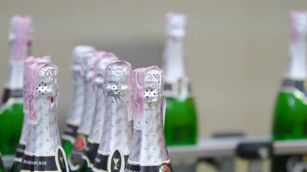 Fabrika şampanya üretimi için. — Stok video