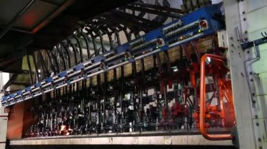 Şişeler, cam bitki üretimi için fabrika