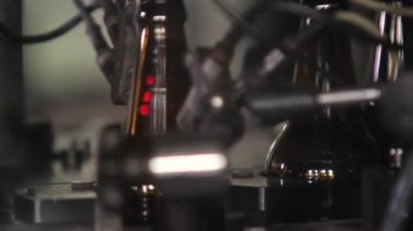 Elektronik şişe kalite denetimleri