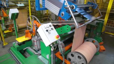 Lastik üretimi için kauçuk bant hazırlanması.