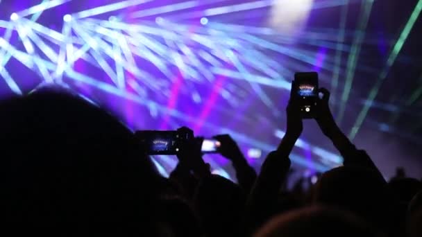 Espectáculo láser en concierto del festival de música en vivo . — Vídeos de Stock