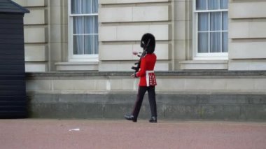 İngiliz askeri Londra 'nın bölgesini pas geçiyor.