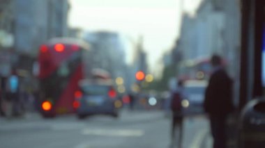 Otobüsler ve taksilerle Londra 'nın merkezi yoğun..