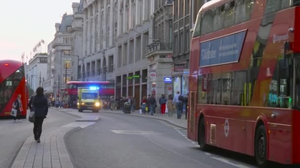 Ambulance rides through streets of London, slow — ストック動画