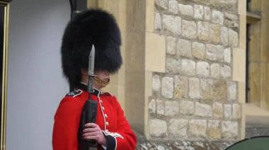 İngiliz askeri görev yerindeki bölgeyi atlattı.