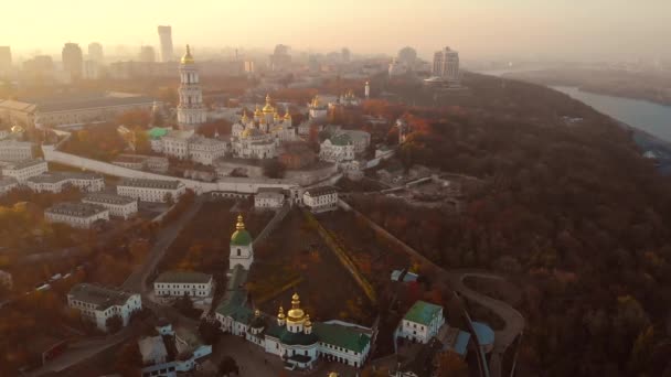 Kilátás Kijev közelében Kijev-Pechersk Lavra, naplemente — Stock videók
