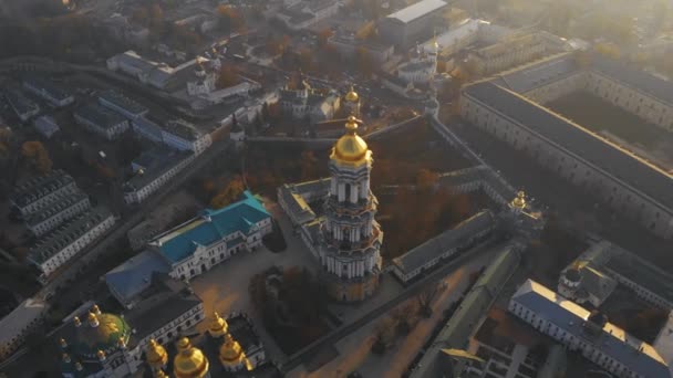 Dzwonnica Kijów Ławra Peczerska o zachodzie słońca, antena — Wideo stockowe