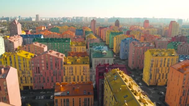 Edificios residenciales de colores. Vista aérea — Vídeos de Stock