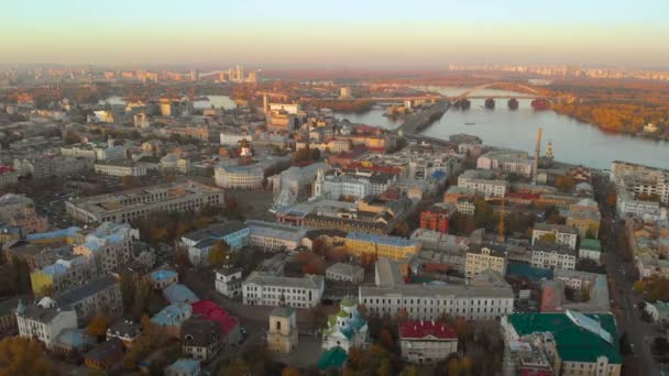 Luftaufnahme der Altstadt bei Sonnenuntergang, Kiew — Stockvideo