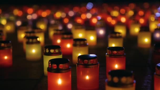 Bougies allumées - symbolisme de la perte et du deuil — Video