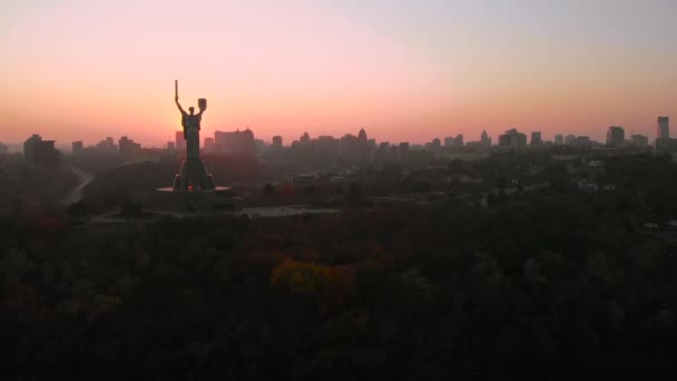 Skyline Kiev sul bellissimo tramonto ardente, Ucraina — Video Stock