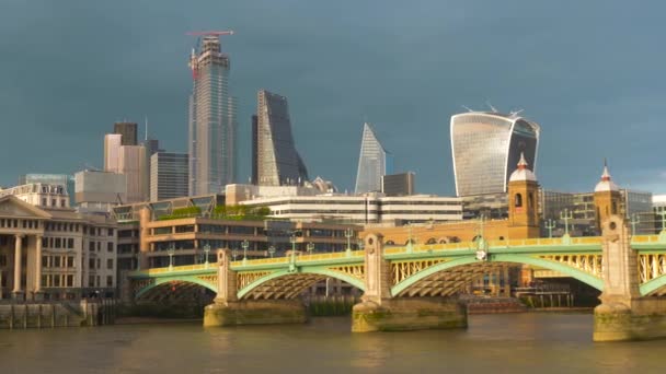 Cityscape of London overlooking Southwark Bridge — Stock Video
