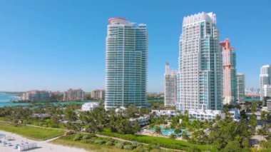 Miami Plajı güneşli bir günde, hava manzaralı, 4K