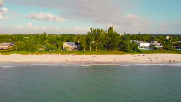 Napels Beach en Fishing Pier bij zonsondergang, Florida. — Stockvideo