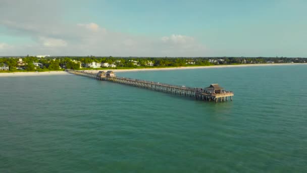 Naples Beach Pier 4k aerial drone footage. — Stock Video