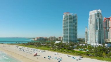 İHA Miami Sahili 'nin yakınında, Güney Sahili' nde ilerliyor.