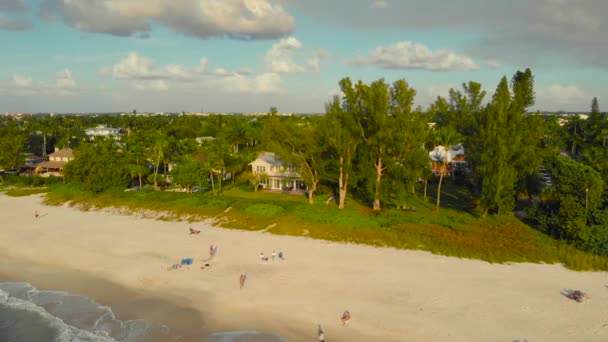 Napels Beach en Fishing Pier bij zonsondergang, Florida. — Stockvideo