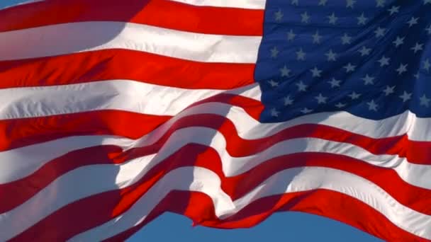 Amerikaanse vlag zwaaien. Volledige frame slow motion — Stockvideo