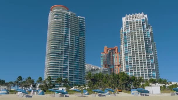 Miami beach in florida met luxeappartementen — Stockvideo