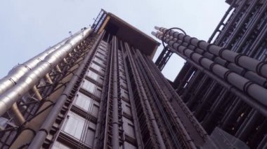 Lloyds binasının alt perspektifi.