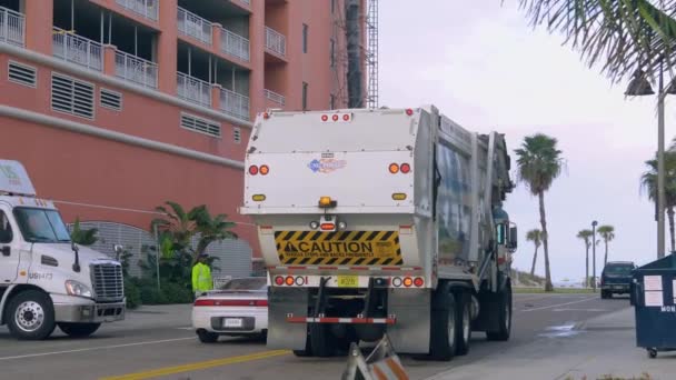 Usa caddesinde çöp toplama aracı — Stok video