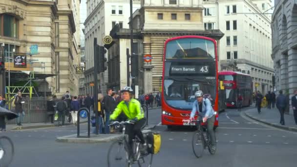 Crossroads near Bank Station Underground in London — Stock Video