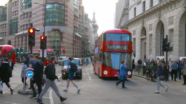 Crossroads near Bank Station Underground in London — Stock Video
