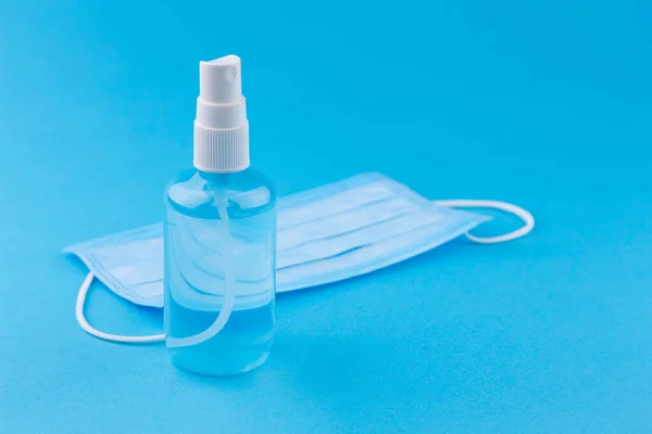 Coronavirus Védőfelszerelés Orvosi Védőmaszk Fertőtlenítő Spray Orvosi Maszk Fertőtlenítő Kék — Stock Fotó