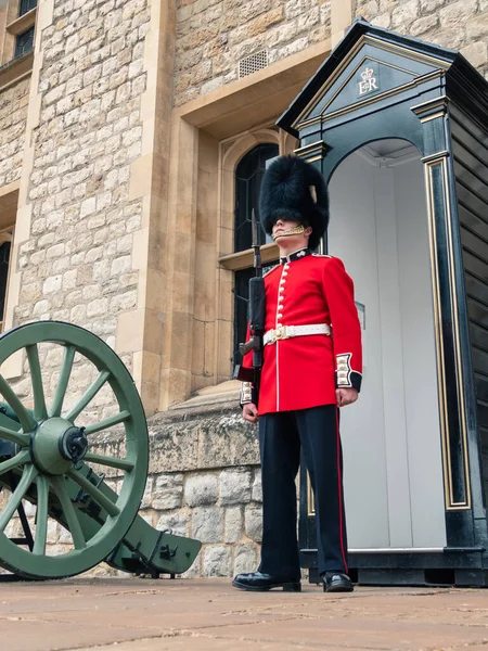 Londres Reino Unido Abril 2019 Soldado Guarda Inglês Patrulhando Londres — Fotografia de Stock